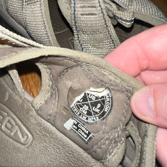 Gently worn men’s Keens - Picture 4 of 13